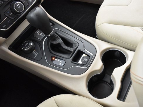 Used 2019 Jeep Cherokee Latitude w/ Popular Appearance Group image 23