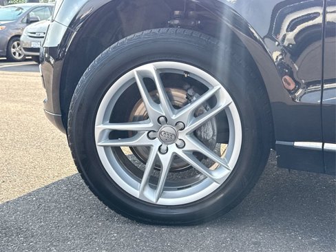 Used 2017 Audi Q5 2.0T Premium Plus w/ Technology Package image 31