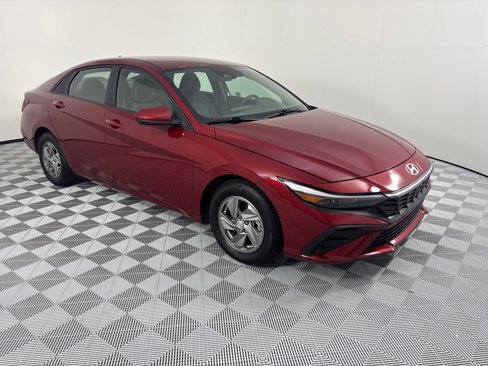 Used 2024 Hyundai Elantra SE image 7
