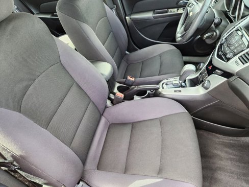 Used 2015 Chevrolet Cruze LT image 19