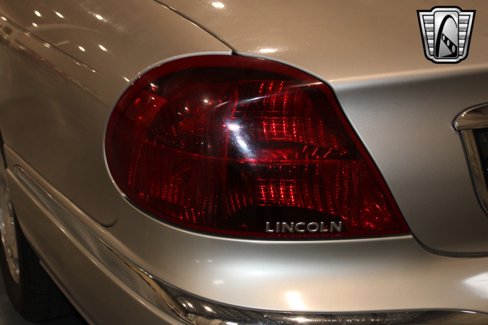 Used 1999 Lincoln Continental image 12