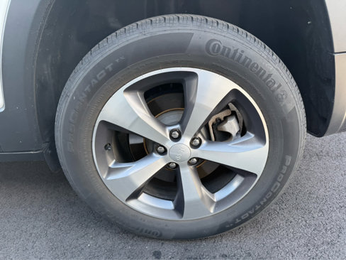 Used 2021 Jeep Cherokee Limited image 3