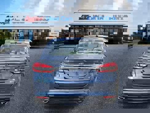 Used 2018 Ford Fusion SE w/ Fusion SE Technology Package image 4