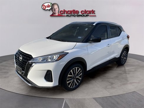Used 2023 Nissan Kicks SV image 1