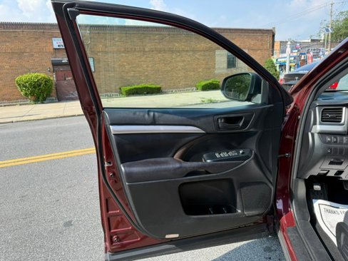 Used 2017 Toyota Highlander Plus image 19