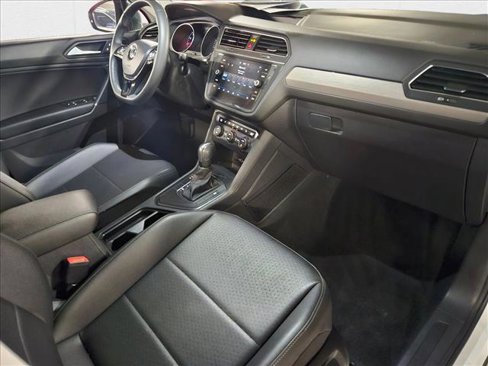 Used 2020 Volkswagen Tiguan SE w/ Panoramic Sunroof Package image 19