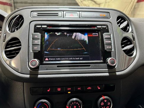 Used 2014 Volkswagen Tiguan SE image 22