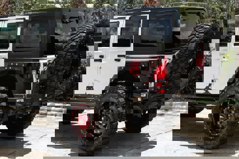Used 2017 Jeep Wrangler Unlimited Sahara w/ Connectivity Group image 5