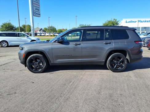 Used 2023 Jeep Grand Cherokee L Laredo image 16