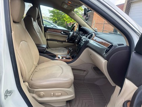 Used 2011 Buick Enclave CXL image 22