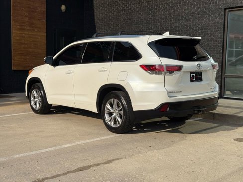 Used 2015 Toyota Highlander XLE image 3