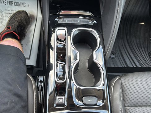 Used 2023 Buick Envision Essence image 30