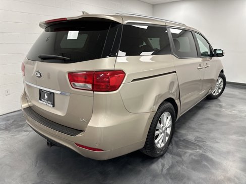Used 2017 Kia Sedona LX w/ LX Essentials Premium Package image 6
