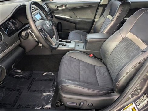 Used 2014 Toyota Camry SE image 14