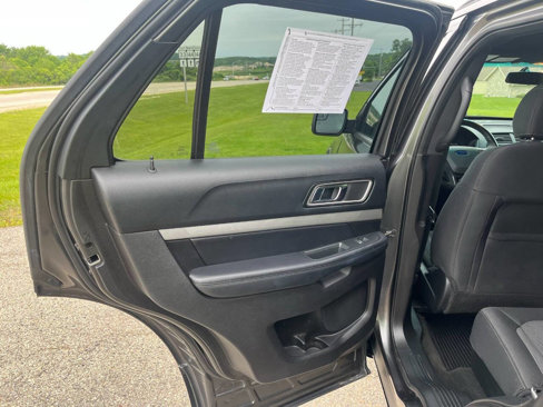 Used 2017 Ford Explorer XLT image 24