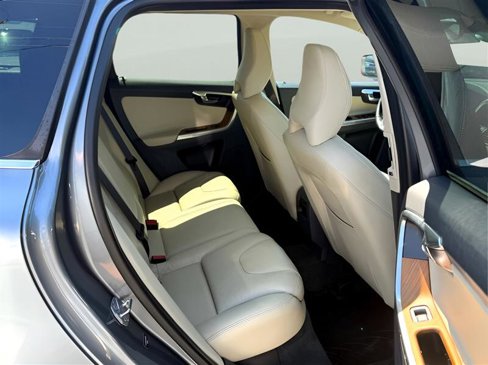 Used 2017 Volvo XC60 T5 Inscription w/ Preferred Option Package image 28