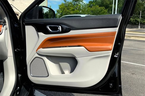 Used 2022 Jeep Compass Limited image 23