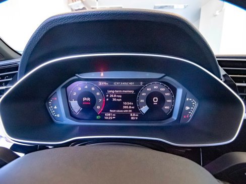 Certified 2025 Audi Q3 2.0T Premium image 9