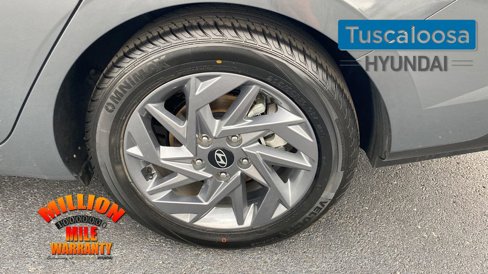 Used 2024 Hyundai Elantra SEL image 12