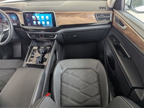 Used 2024 Volkswagen Atlas SE image 16