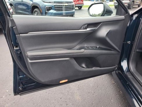 Used 2019 Toyota Camry XLE image 6