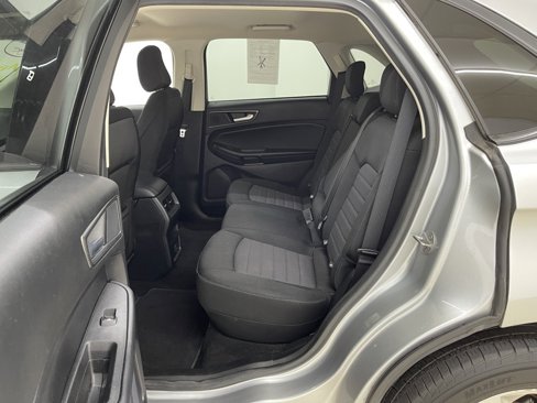 Used 2020 Ford Edge SE image 16