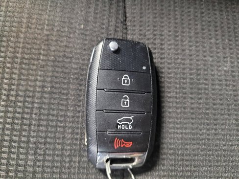 Used 2015 Kia Sorento LX image 32