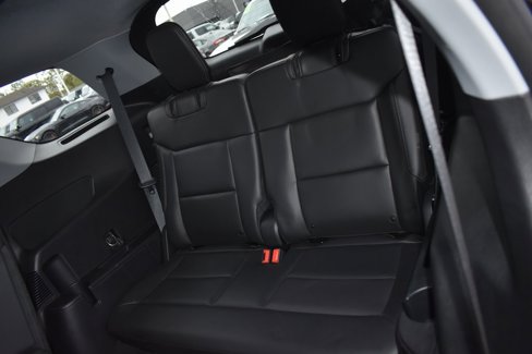 Used 2022 Ford Explorer XLT w/ Equipment Group 202A image 8