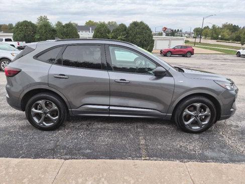 Used 2023 Ford Escape ST-Line image 3