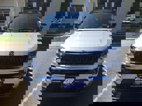 New 2025 Jeep Compass Limited image 2
