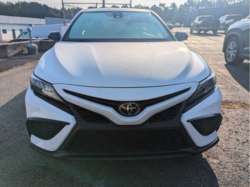 Used 2023 Toyota Camry SE image 3