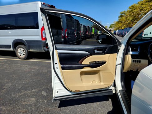 Used 2017 Toyota Highlander AWD V6 image 12