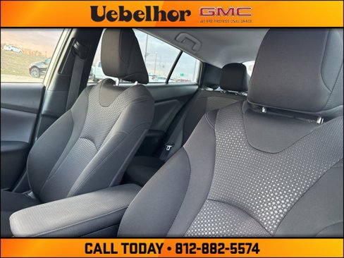 Used 2021 Toyota Prius LE image 22
