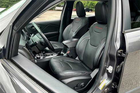 Used 2020 Jeep Cherokee Trailhawk image 21