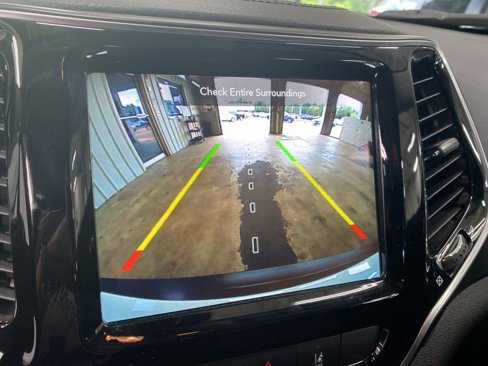 Used 2022 Jeep Cherokee Limited w/ Elite Package image 9