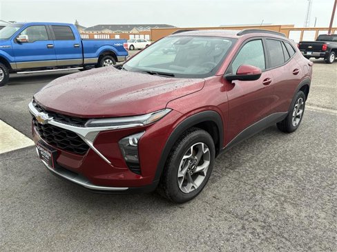 Used 2024 Chevrolet Trax LT image 2