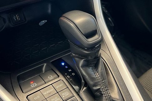Certified 2025 Toyota RAV4 LE image 30