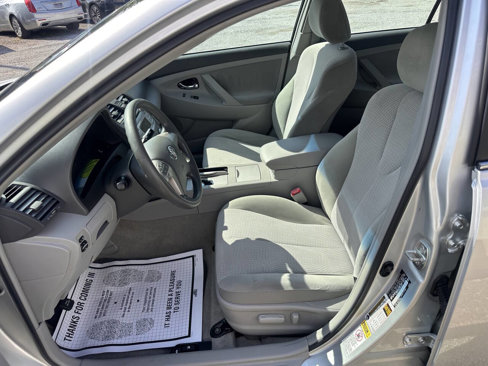 Used 2010 Toyota Camry LE image 9