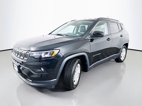 Used 2022 Jeep Compass Latitude image 3