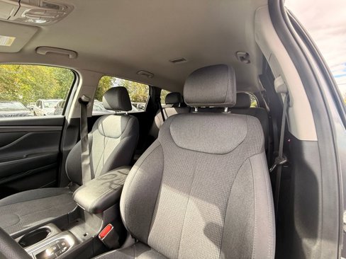 Used 2020 Hyundai Santa Fe SE image 25