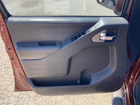 Used 2016 Nissan Frontier PRO-4X image 13