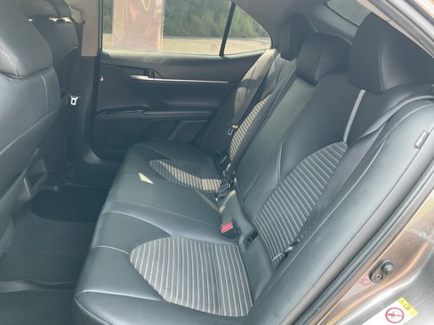 Used 2018 Toyota Camry SE image 19