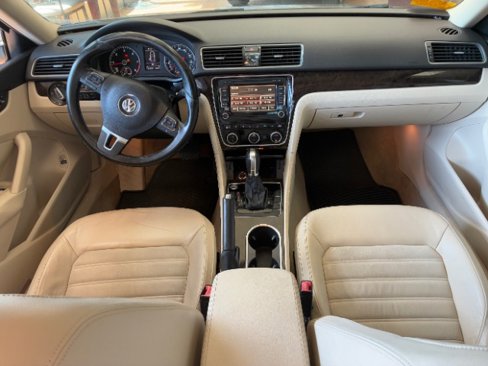 Used 2014 Volkswagen Passat TDI SEL Premium image 17