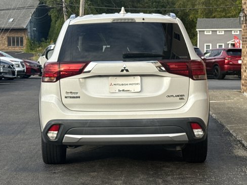 Used 2018 Mitsubishi Outlander SEL image 4