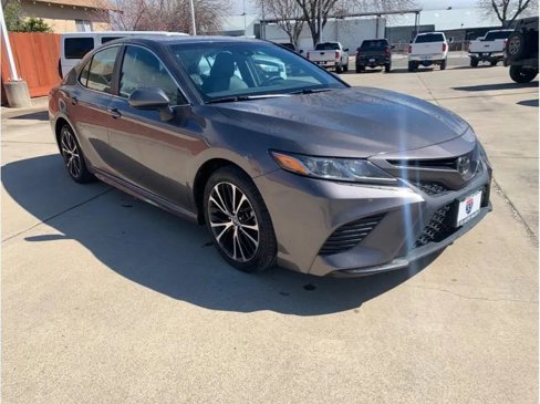 Used 2020 Toyota Camry SE image 5