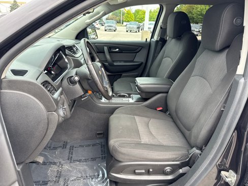 Used 2017 Chevrolet Traverse LT w/ Style and Technology Package image 11