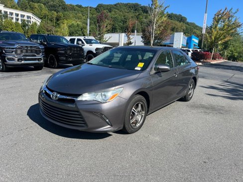 Used 2017 Toyota Camry LE image 4