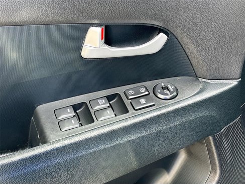Used 2016 Kia Sportage LX image 17