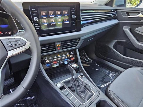 New 2025 Volkswagen Jetta SE image 12