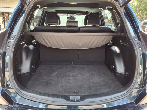 Used 2018 Toyota RAV4 SE image 10